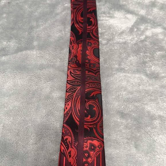 Peter Giant Tie - Picture 2 of 4